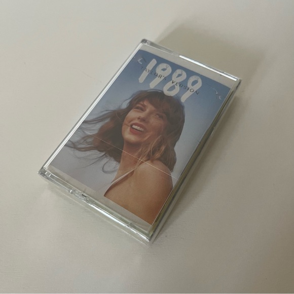NWT Taylor Swift “1989 (Taylor's Version)” Cassette - Picture 9 of 13